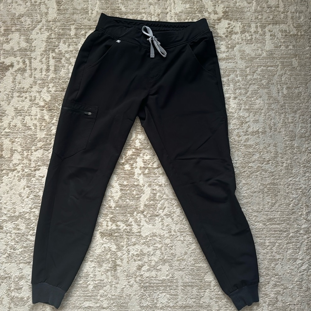 LOT 3 pairs of Figs Zamora Scrub Joggers